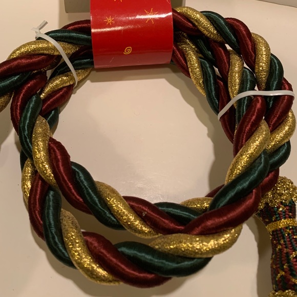 NWT DECORATIVE HOLIDAY ROPE GARLAND. - Picture 4 of 9